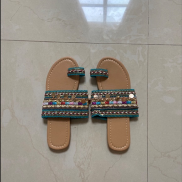 Summer sandals - Picture 2 of 3